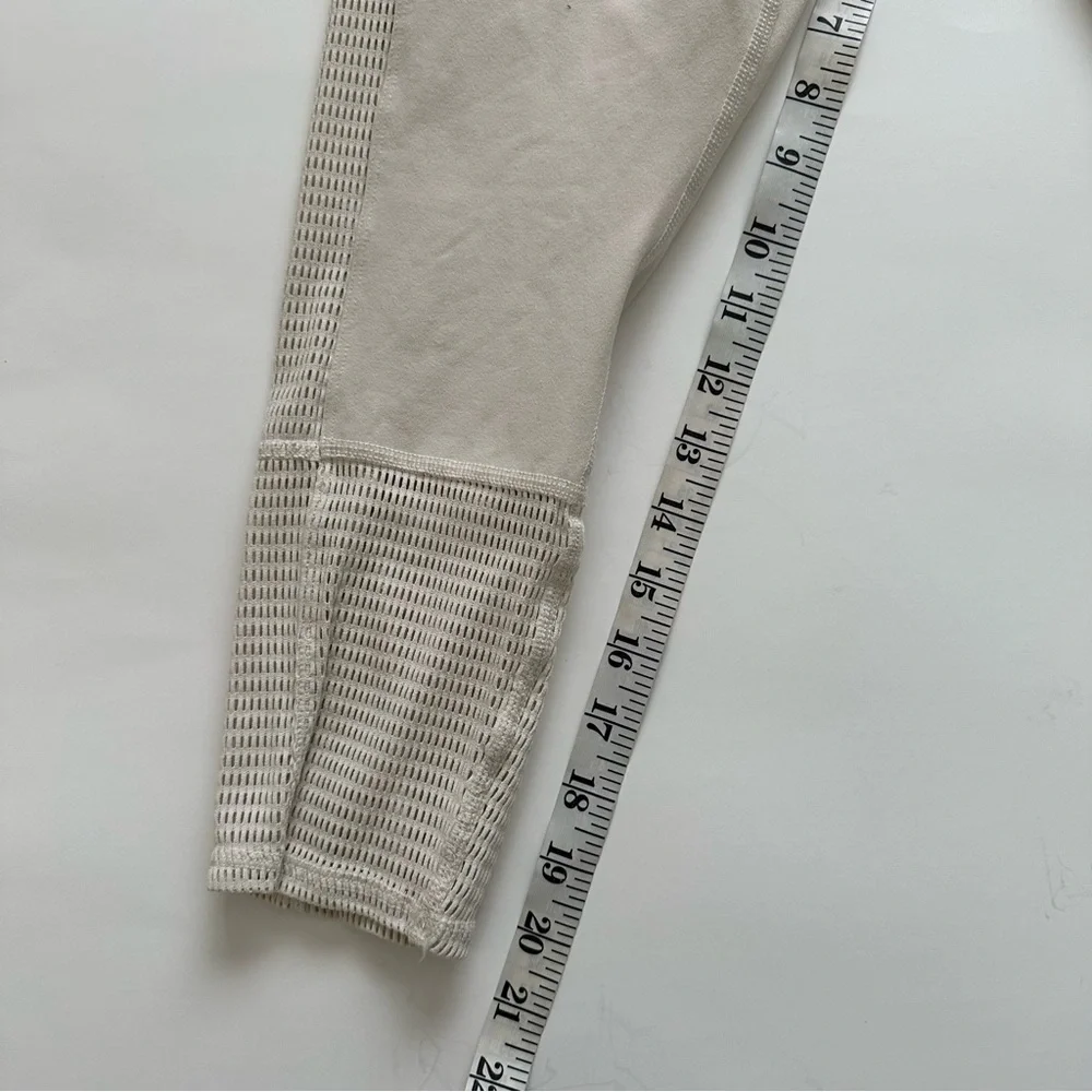 Alo Yoga Off The Grid Capri Color Bone Size Small - Picture 13 of 14